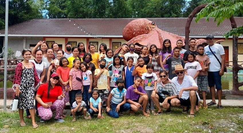 Lunch and fun at the resort - August 2022 - featured 848x64