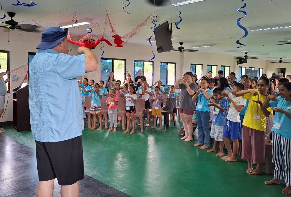 CEA children doing an activity with visitors from the Creekside church of Christ