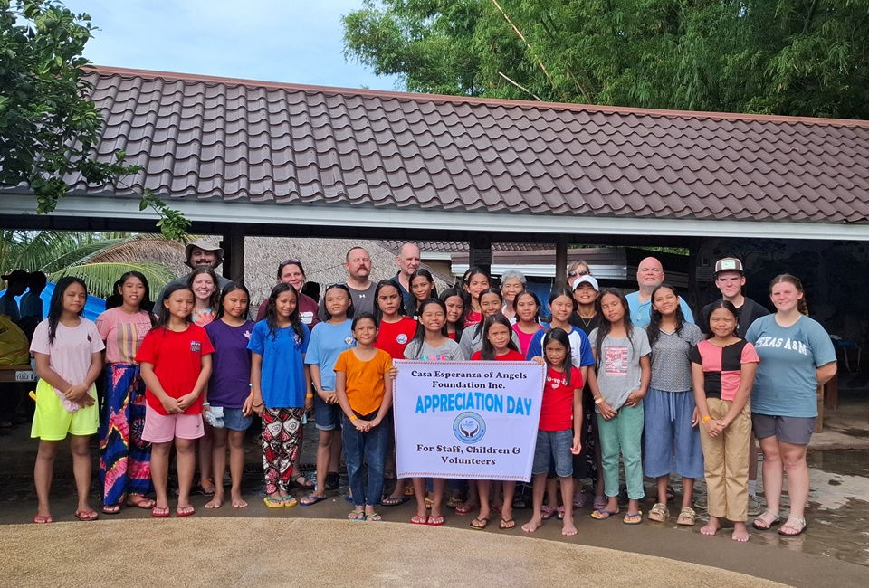 Visitors from the Creekside church of Christ with the CEA children