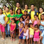 Volunteers with the Sitio Baybay children